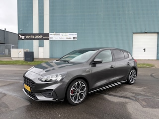 Ford Focus 1.0i EcoBoost ST Line Business 6-Bak 126 PK. Prachtige en als nieuw rijdende auto !!! BTW-auto !!