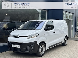 Citroën Jumpy 2.0 BlueHDI 145 PK L2 Club | Automaat | Zakelijk BPM Vrij | 3-Zits | Slechts 14.670 KM | Navigatie | Airco | Volledige Betimmering Laadruimte | Adaptieve Cruise Control | Dode Hoek Detectie | Apple Carplay & Android Auto | DAB+ Radio | Mistlampen | Parkeersensoren V+A |