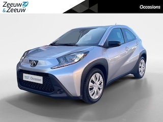 Toyota Aygo 1.0 VVT-i MT Play Airco | 4 seizoen banden | Achteruitrij camera |Adaptieve cruise control| Metallic lak | 1ste eigenaar | Zeer netjes