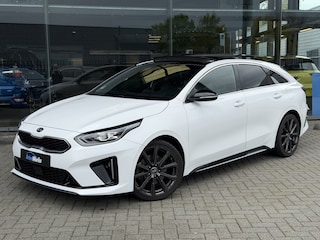 Kia ProCeed 1.4 T-GDI GT-Line | Panorama | Sportstoelen | DAB+ | Interesse in een bezichtiging of proefrit, bel of app met 06-24282842 / 06-42130156