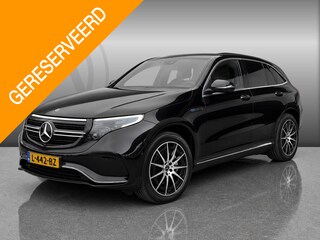 Mercedes-Benz EQC 400 4MATIC Premium Plus 80 kWh AMG LINE | BURMESTER | HEADUP DISPLAY DODEHOEK DETECTIE | NAVIGATIE | 360 CAMERA | PANORAMADAK | ADAPTIVE CRUISE CONTROL | PARKEERSENSOREN | ELE WEG KLAPBARE TREKHAAK | LED | APPLE CARPLAY | STOELVERWARMING |
