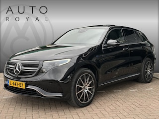 Mercedes-Benz EQC 400 4MATIC Premium Plus 80 kWh AMG LINE | BURMESTER | HEADUP DISPLAY DODEHOEK DETECTIE | NAVIGATIE | 360 CAMERA | PANORAMADAK | ADAPTIVE CRUISE CONTROL | PARKEERSENSOREN | ELE WEG KLAPBARE TREKHAAK | LED | APPLE CARPLAY | STOELVERWARMING |