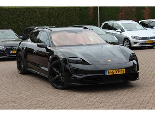 Porsche Taycan 4 93 kWh / Vol opties! / Panoramadak / 360Camera / Head-up / Achterasbesturing / Luchtvering / Sportdesign&Chrono / Adaptieve Stoelen / 21'' / Bose / Keyless / Stoelverwarming 4x / Stuurverwarming / D