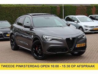 Alfa Romeo Stelvio 2.0 T AWD Super / Panoramadak / Camera / Leder / 19'' / CarPlay / Navigatie / Stoel+Stuurverwarming / DAB / Dodehoek / Cruise Control