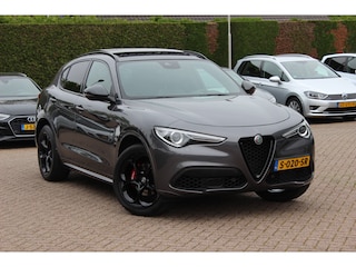 Alfa Romeo Stelvio 2.0 T AWD Super / Panoramadak / Camera / Leder / 19'' / CarPlay / Navigatie / Stoel+Stuurverwarming / DAB / Dodehoek / Cruise Control