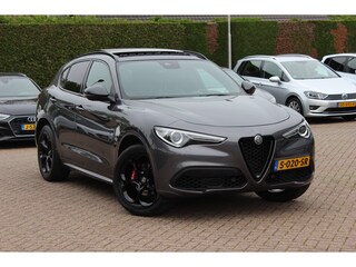 Alfa Romeo Stelvio 2.0 T AWD Super / Panoramadak / Camera / Leder / 19'' / CarPlay / Navigatie / Stoel+Stuurverwarming / DAB / Dodehoek / Cruise Control