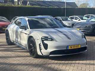 Porsche Taycan 4 93 kWh / SoH 92,2% / Panoramadak / 360Camera / Passenger Display / Adaptieve Stoelen / Luchtvering / 21'' / Bose / Keyless / Sportchrono / Stoelventilatie / Stoelverwarming 4x / DAB / ACC