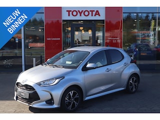 Toyota Yaris HYBRID 115 DYNAMIC APPLE/ANDROID 16"LMV STOEL/STUURVERW. PRIVACY-GLASS AD-CRUISE CAMERA