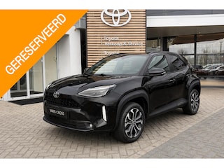 Toyota Yaris Cross 1.5 Hybrid 115 First Edition APPLE/ANDROID STOEL/STUURVERWARMING NAVI AD-CRUISE PRIVACY-GLASS 17"LM-VELGEN