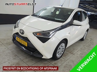 Toyota Aygo 1.0 VVT-i x-play 1e Eigenaar | Dealer Onderh | BTW | NAP | Camera | Navi | Carplay | Full Led | Start/Stop | Hill-Hold