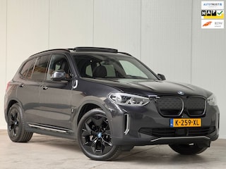 BMW iX3 High Executive 80 kWh l SOH 93% l PANO l TREKHAAK l H/K l HUD l 360 l ACC l DODE HOEK l CARPLAY l ORG.NL l DEALER OH