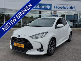 Toyota Yaris 1.5 Hybrid Dynamic | Apple Carplay+Android Auto | Clima | Adap.Cruise | Led Koplampen | Rijstrook+Licht+Regensensor | Achteruitrijcamera | Stoelverwarming | Mistlampen | Privacy Glass |16''lm