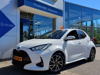 Toyota Yaris 1.5 Hybrid Dynamic | Apple Carplay+Android Auto | Clima | Adap.Cruise | Led Koplampen | Rijstrook+Licht+Regensensor | Achteruitrijcamera | Stoelverwarming | Mistlampen | Privacy Glass |16''lm