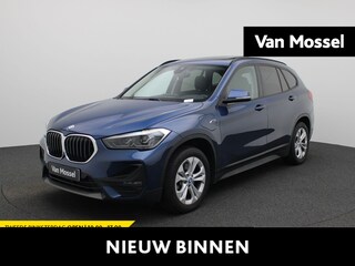 BMW X1 xDrive25e | Schuif/Kanteldak | LED Koplampen | Privacy Glass | Stoelverwarming | Elektrische Kofferklep |