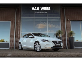 Volvo V40 2.0 D2 Momentum | NL auto | Sportstuur | Cruise control | Bluetooth | Navigatie | Climate control | Stoelverwarming | 17 inch | Origineel | Parkeersensoren | Trekhaak