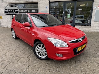 Hyundai i30 1.6i Style 5Drs Airco Trekhaak Half leer