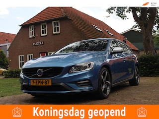 Volvo V60 1.6 T3 R-Design Aut. | Sportpakket | Automaat | Dis. Riem V.V. | Navigatie | Climate | Historie | Origineel Nederlands
