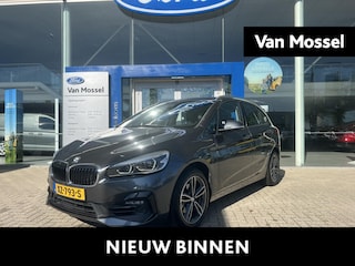 BMW 2-serie Tourer 218i Executive Edition | Trekhaak | Leder | Camera | Head-up display | Cruise Control | PDC V+A |