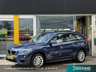 BMW X1 sDrive20i High Executive | NAP | Trekhaak | Cruise adaptief | Stoelverwarming | LED | Achteruitrijcamera | Climate Control | Heads-up display | Elektrisch glazen panorama-dak |