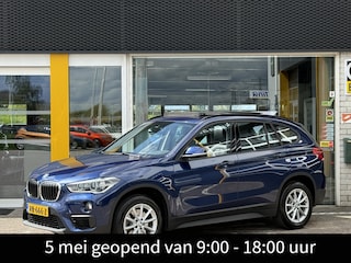 BMW X1 sDrive20i High Executive | NAP | Trekhaak | Cruise adaptief | Stoelverwarming | LED | Achteruitrijcamera | Climate Control | Heads-up display | Elektrisch glazen panorama-dak |