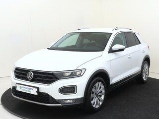 Volkswagen T-Roc 1.5 TSI Sport | Adaptieve cruise control | Dodehoek detectie | Keyless | Achteruitrijcamera  | Navigatie | Digital cockpit Pro | Elektrische achterklep |