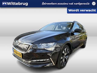 Skoda Superb Combi 1.4 TSI iV 218pk Business Edition DSG Automaat 18"LM Velgen / Stoelverwarming / Comfortzetels / Navigatie /  / Cruise control