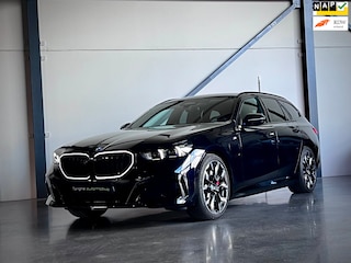 BMW 5-serie Touring 550e M-Sport Pro, Bowers & Wilkins, M-Stoelen, Trekhaak, Carbon, Alcantara