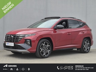 Hyundai Tucson 1.6 T-GDI PHEV N Line Sky 4WD / Fabrieksgarantie tot 03-2027 / Dealer onderhouden / Trekhaak afneembaar / Glazen schuif- en kanteldak / Trekgewicht 1350 kg / EAER bereik 62 km bereik stad 74 km / Stuur- Stoel & Achterbank verwarming / Rondomzicht camera / Stoelventilatie / Adaptief cruise control /