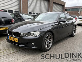 BMW 320i Upgrade Edition AUTOMAAT|SPORTSTOELEN