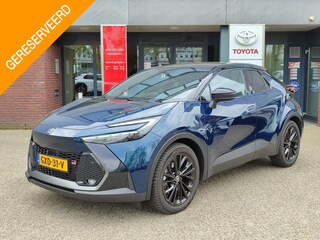 Toyota C-HR 2.0 Plug-in Hybrid 220 GR SPORT PLUS TREKHAAK PANODAK HEAD-UP 360° CAMERA 18'' LM-VELGEN 4S-BANDEN EL-STOEL/ACHTERKLEP STOEL/STUURVERW NL-AUTO 1E-EIG