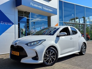 Toyota Yaris 1.5 Hybrid Dynamic | Apple Carplay+Android Auto | Clima | Adap.Cruise | Led Koplampen | Rijstrook+Licht+Regensensor | Achteruitrijcamera | Stoelverwarming | Mistlampen | Privacy Glass |16''lm