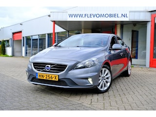 Volvo V40 2.0 D2 R-Design Navi|Leder-Alcantara|Clima|LMV
