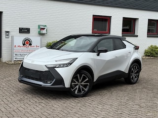 Toyota C-HR 2.0 High Power PHEV 223pk CVT Dynamic/ Parelmoer wit met zwart dak/ Apple Carplay/ Keyless/ Stuur + Stoelverwarming/ Camera/ Nieuwe voorraad auto