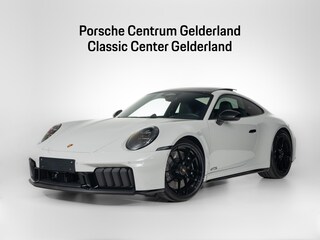 Porsche 911 Carrera 4 GTS