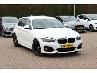BMW 118i Edition M Sport Shadow High Exe. / Leder / Navigatie / Parkeerhulp achter / Keyless / 18'' / Getint glas / Stoelverwarming / Cruise Control