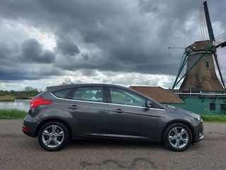 Ford Focus 1.0 Titanium. SYNC AUDIO/NAV SYSTEEM, CLIMATE EN CRUISE CONROLE!!