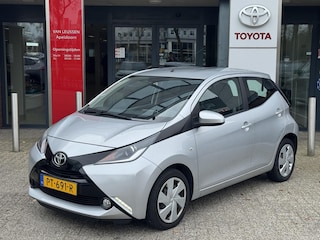 Toyota Aygo X-PLAY 5-DEURS AIRCO BLUETOOTH CAMERA EL-RAMEN/SPIEGELS NL-AUTO
