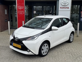 Toyota Aygo X-PLAY 5-DEURS NAVI 4S-BANDEN AIRCO CAMERA BLUETOOTH EL-RAMEN/SPIEGELS NL-AUTO