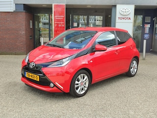 Toyota Aygo X-JOY 5-DEURS NAVI CLIMA CAMERA BLUETOOTH 15'' LM-VELGEN PRIVACY GLASS EL-RAMEN/SPIEGELS NL-AUTO