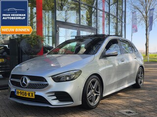 Mercedes-Benz B-klasse 180 Business Solution AMG AUTOMAAT | Panodak | Afn. Trekhaak | Navigatie | Climate Control | Cruise Control | Licht metalen velgen
