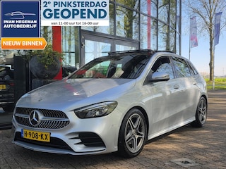 Mercedes-Benz B-klasse 180 Business Solution AMG AUTOMAAT | Panodak | Afn. Trekhaak | Navigatie | Climate Control | Cruise Control | Licht metalen velgen