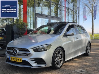 Mercedes-Benz B-klasse 180 Business Solution AMG AUTOMAAT | Panodak | Afn. Trekhaak | Navigatie | Climate Control | Cruise Control | Licht metalen velgen