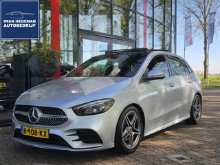 Mercedes-Benz B-klasse 180 Business Solution AMG AUTOMAAT | Panodak | Afn. Trekhaak | Navigatie | Climate Control | Cruise Control | Licht metalen velgen