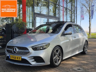 Mercedes-Benz B-klasse 180 Business Solution AMG AUTOMAAT | Panodak | Afn. Trekhaak | Navigatie | Climate Control | Cruise Control | Licht metalen velgen