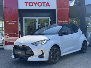 Toyota Yaris 1.5 Hybrid 130 Executive PREMIUM BI-TONE MET € 2.900,- INRUILKORTING DIRECT UIT VOORRAAD LEVERBAAR!!!