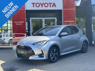 Toyota Yaris 1.5 Hybrid 115 Dynamic MET € 2.900,- INRUILKORTING DIRECT UIT VOORRAAD LEVERBAAR!!!