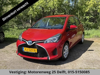 Toyota Yaris 1.5 Hybrid Now . 2 ZONE AIRCO . ELEKTRISCH VERSTELBARE BUITENSPEIGELS . RADIO .