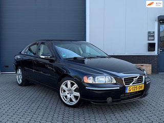 Volvo S60 2.5T AWD | 5 Cilinder | Automaat | Leer | Multimedia pakket | Stoelverwaming | Elektisch bedienbaar stoel