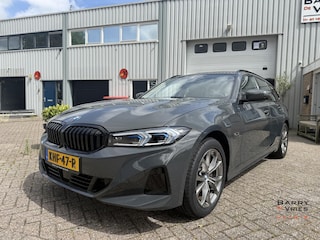 BMW 3-serie Touring 320e Business Edition Plus | Automatische Trekhaak | Adaptieve Cruise Control | Sportstoelen