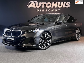 BMW 520i High Executive Edition M Stuurverwarming/ Stoelverwarming achter/ 21"/ Glazendak/ Memoryseats/ 360Camera/ M Gorde